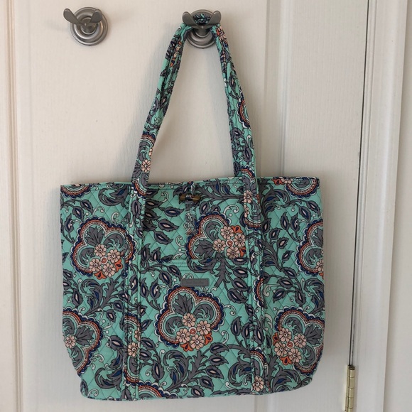 Vera Bradley Handbags - Vera Bradley Tote Bag (NWT)